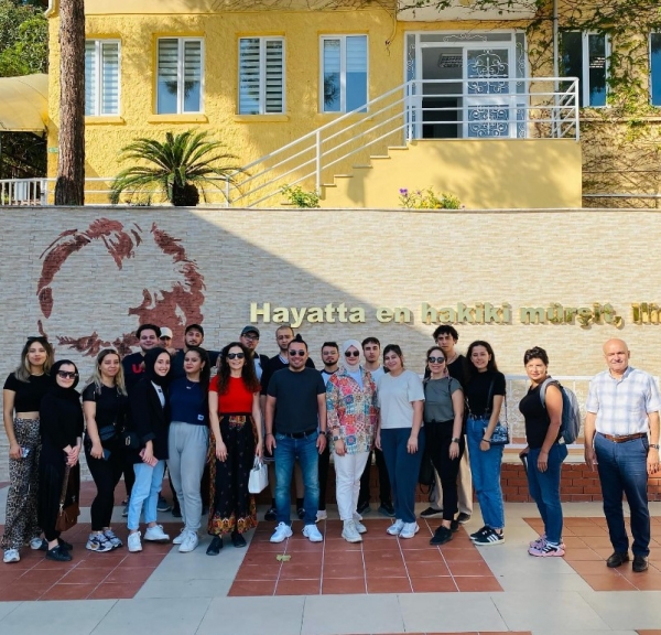 Aşçılık Programı 2. Sınıf Öğrencileriyle Yeni Kampüste 'Tarladan Çatala' Anlayışıyla Zeytin Hasadı Gerçekleştirildi.