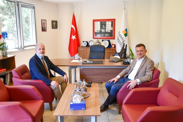 Alanya Kaymakamı Sn. Dr. Fatih Ürkmezer’den Rektörümüz Sn. Prof. Dr. Turan Sağer’e Hayırlı Olsun Ziyareti