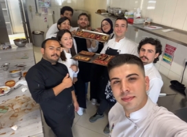 Mezun öğrencimiz Şef Metincan Bolat, Gıda Bilimi dersinde 1. sınıf öğrencilerimizle bir araya gelerek çikolata üretim süreçleri üzerine deneyimlerini aktardı.