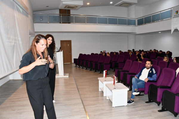 Fizyoterapi ve Rehabilitasyon Bölümü tarafından Fizyoterapist Ferda Bayuk’un katılımıyla “Almanya’da Fizyoterapi Eğitimi Süreçleri ve Denklik İşlemleri” başlıklı söyleşi gerçekleştirildi