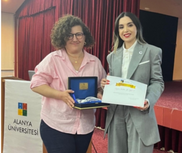 Business Talk Konferans Serisi: Melike Yayla “Geleceğin Lideri Olmak İçin Önce Kendini Tanı”