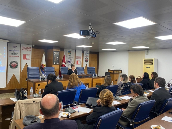 Antalya Barosu Alanya Kadın ve Çocuk Hakları Kurulu, Kadın Haklarını Koruma Derneği Alanya Şubesi ve Alanya Üniversitesi Kadın Hakları Topluluğu iş birliğiyle 5 Aralık Kadın Hakları Günü’ne özel etkinlik düzenlendi