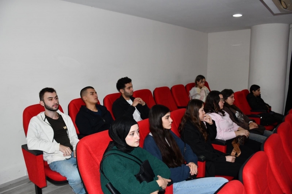 Fizyoterapist Ünal Gemici ile pediatrik fizyoterapi ve klinik deneyimler söyleşisi gerçekleştirildi.