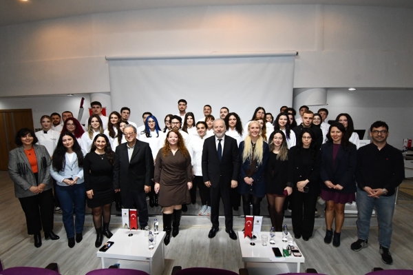 Alanya Üniversitesi’nde Geleceğin Şefleri Ceketlerini Giydi