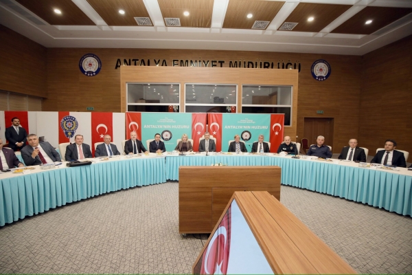 ANTALYA VALİLİĞİ KOORDİNASYONUNDA ÜNİVERSİTELERDE GÜVENLİK TOPLANTISI GERÇEKLEŞTİRİLDİ