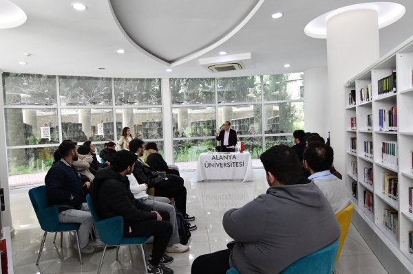 Abdullah Akbaş Alanya Üniversitesi’nde Okurlarıyla Buluştu