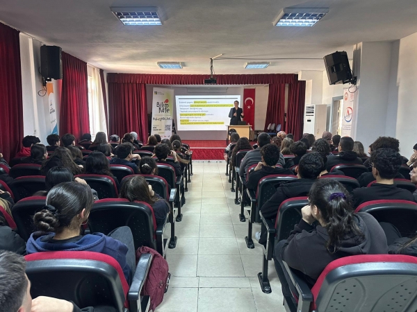 Alanya Üniversitesi’nden Gençlere Anlamlı Destek: “Bağımlılıkla Mücadele” Konferansı Gerçekleşti