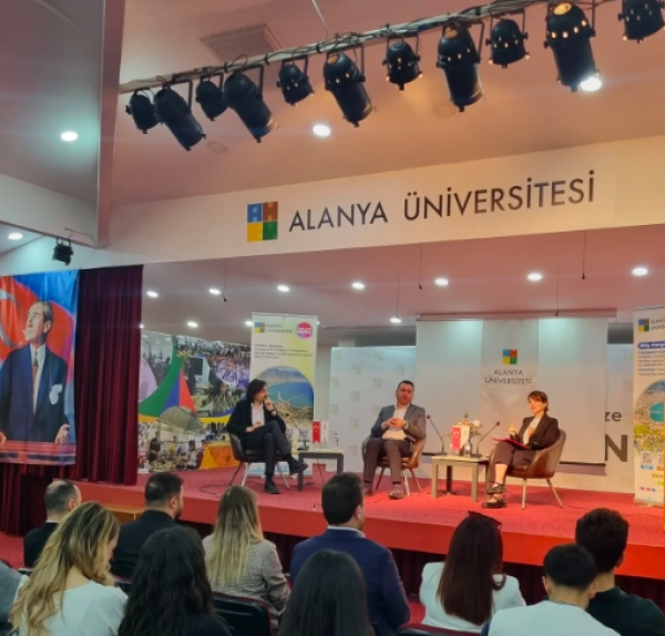 Üniversitemizde düzenlenen Turizm Haftası etkinlikleri çerçevesinde, Güncel Turizm Sorunları ve Çözümler Paneli’ni yoğun bir katılımla ve büyük bir ilgiyle gerçekleştirdik.