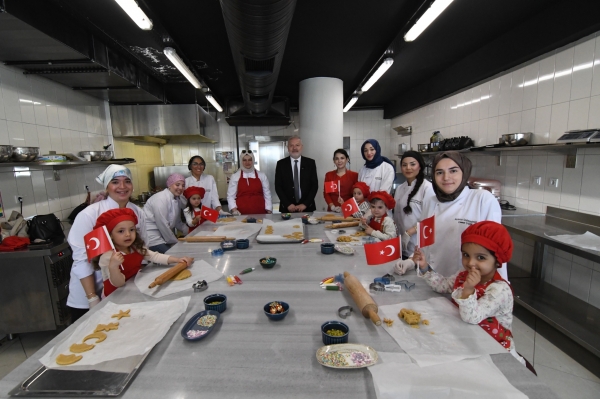 Alanya Üniversitesi’nde Gelenekselleşen 4. Minik Şefler Atölyesi Gerçekleşti