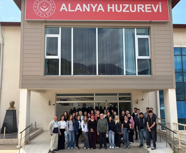 Hemşirelik Bölümü’nden Anlamlı Huzurevi Ziyareti