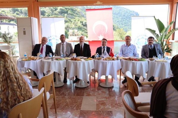 Rektör Prof. Dr. Turan Sağer ve Rektör Prof. Dr. Kenan Ahmet Türkdoğan Gençlerle Buluştu