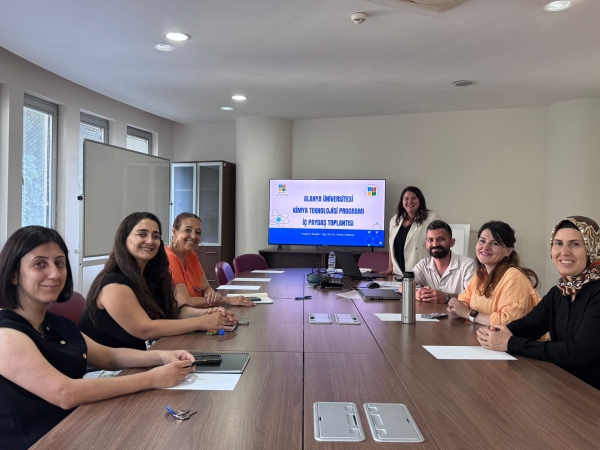 Alanya Üniversitesi Kimya Teknolojisi Programı İç Paydaş Toplantısı Gerçekleştirildi