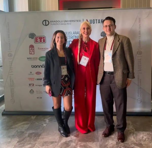 Bölüm Başkanımız Doç. Dr. Esra Mankan, Araştırma Görevlilerimiz Cansu İşeri ve Bedirhan Ayten ile UGTAK 2026'da Yer Aldı.