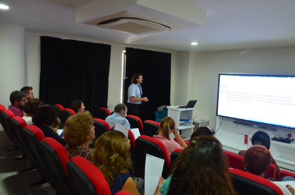 Chris Sheen, an experienced teacher trainer at Oxford University Press visited us a second time and gave a workshop