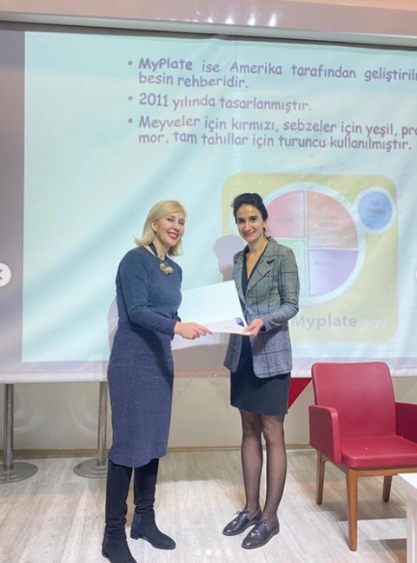 Uzman Kimyager Cansu Tuğba Karaman Öcal ile Gastronomi ve Mutfak Sanatlarına Giriş dersinde temel beslenme konusunda söyleşi gerçekleştirdik.