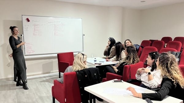 "DEĞİŞEN PARADİGMALAR ÇERÇEVESİNDE İLETİŞİM EKOLOJİSİ: YUKARI BAKMA FİLMİ ÖRNEĞİ" BAŞLIKLI ATÖLYE ÇALIŞMASI