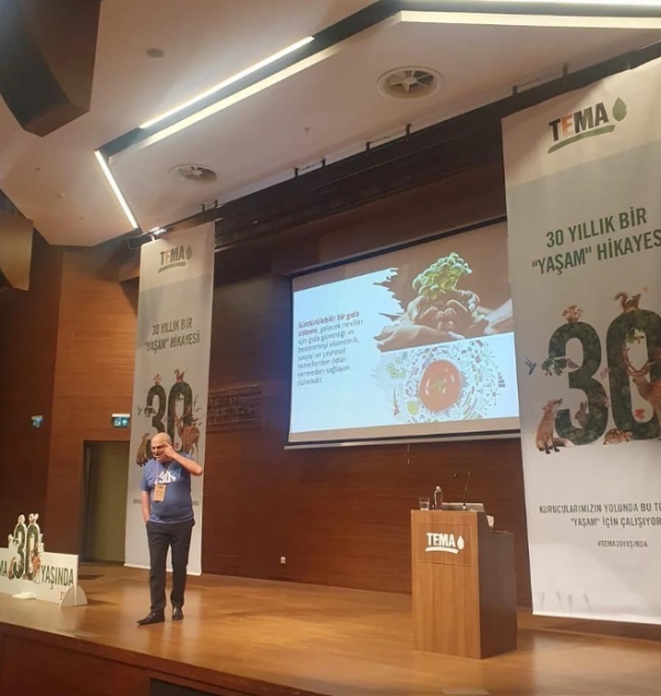 Prof. Dr. Birol Saygı Tema Vakfı 30.Yıl Saha Koordinasyon Toplantısı’nda Dünyada Tarım, Gıda ve Beslenme Nereye Gidiyor? konulu konuşma gerçekleştirdi..