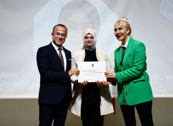 2023 Yılı Akademik Çalışmalar Ödül Töreni'nde Bölüm Başkanımız Öğr. Gör. Selma Lubabe ERDOĞAN ödül almaya hak kazandı