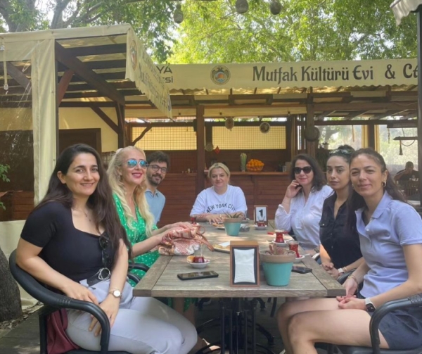 Sektörel seminerler dersi kapsamında gastronomi bölümü hocalarımız ve yüksek lisans öğrencilerimiz saha gezisi gerçekleştirdiler.
